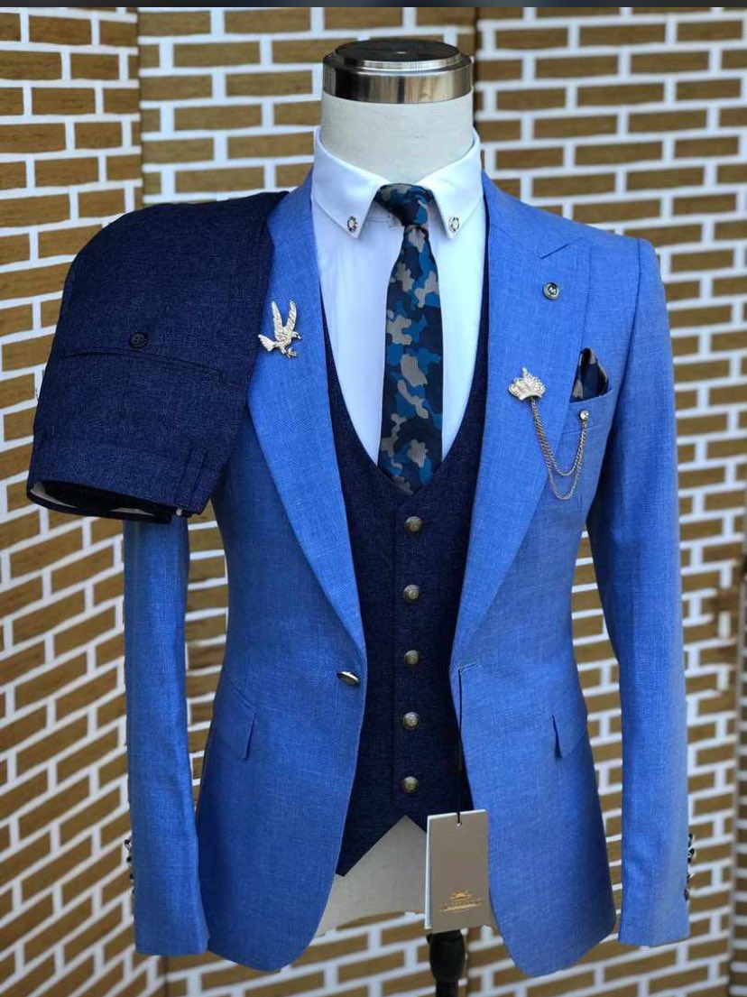 Ni sisi wale wale @suitmseleleko Wataalamu wa kuuza suti original na kali mno kwa bei chee!! Three pieces(koti, kizibao na suruali) ni Tzs 180,000 (180k) tu. Location: Msimbazi kariakoo, Mtaa wa Mchikichi na Manyema (Nyuma ya jengo la club ya simba). Delivery ni popote ✅