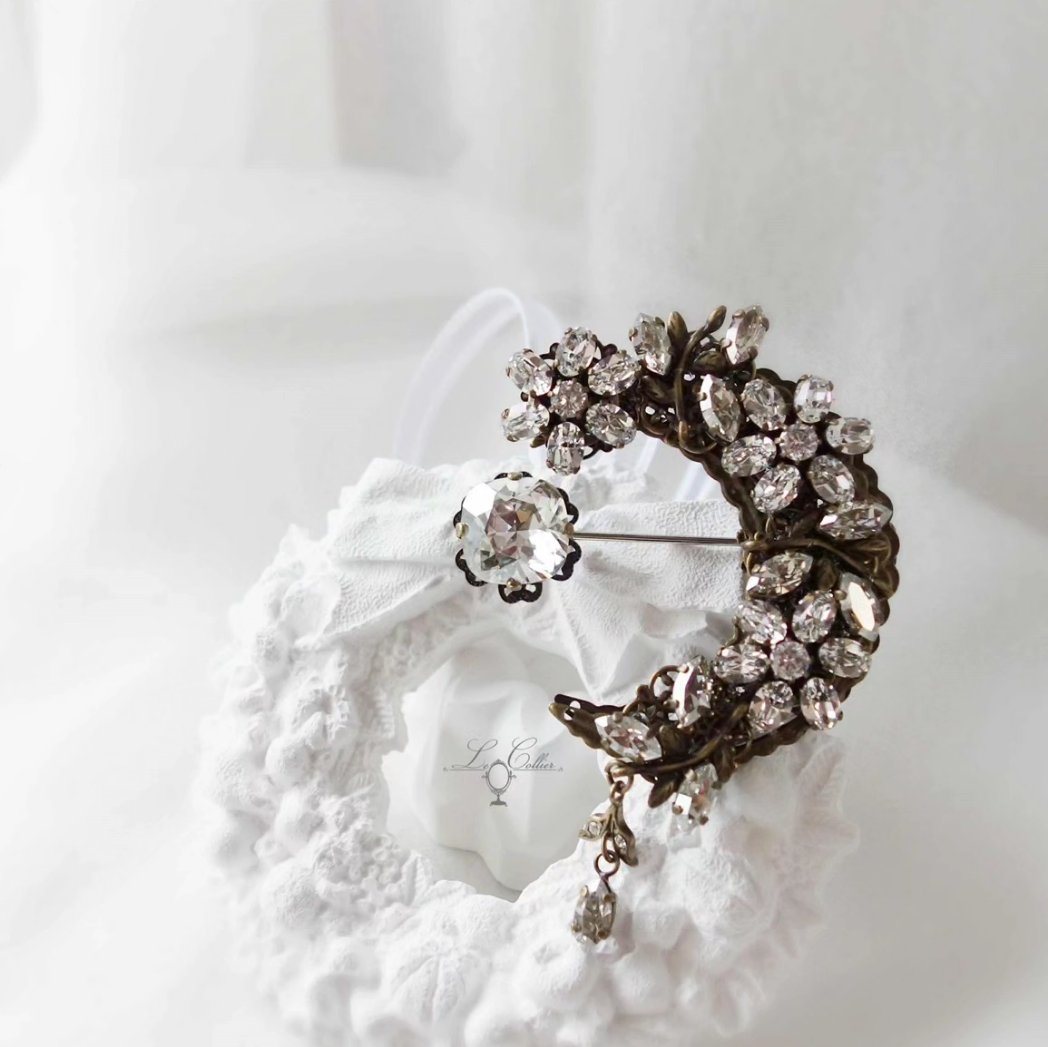 LeCollier_beads's tweet image. 三日月型のブローチだったものをハットピンにお直し
針外れを防止する金具をくるんと回すのが億劫になったとか
何だか解る気がします
.
#LeCollierアクセサリー
#ハットピン #hatpin
#ラペルピン #lapelpin
#ブローチ #brooch