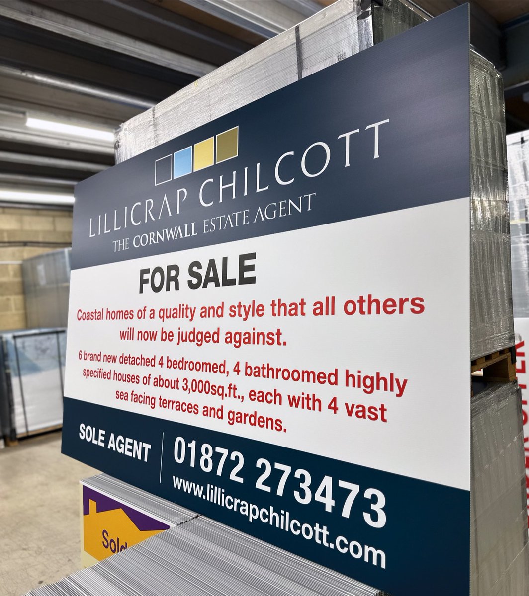 SignboardCo's tweet image. Site Boards / Hoardings 🤩👌🏻

Durable site boards with high-quality graphics can be printed directly onto different substrates. We can achieve different finish types including matt, gloss and anti-graffiti laminate. We are able to produce bespoke sizes to fit any area ✅