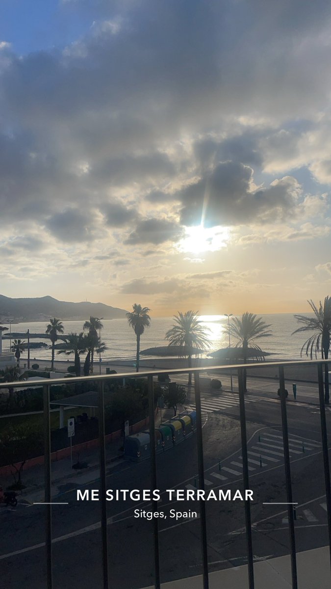 nazeaster's tweet image. Can’t tell me God not good🙏 I’m on a beach in Spain at 20 years old making thousands a night off betting &amp;amp; a new 2023 BMW at the NEW crib 🥸🟩

Just a year ago I was a broke college student, looking for financial freedom. Safe to say that’s accomplished ✍️

All praise to him🛐✝️