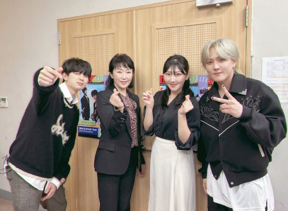 minsil323's tweet photo. #SPOOX にて #KMATE 配信中‼️
2回目を飾ったのは #iKON の #SONG さんと #DK さんのお2人。
個人的には2017年ソウルで開催された免税店イベント以来のMCでした🎤 写真は収録後にお2人と通訳さんと撮ったもの📷 歌ありダンスありゲームありの楽しすぎたステージをぜひチェックしてみてくださいね😊 https://t.co/Jzfc1W87eu
