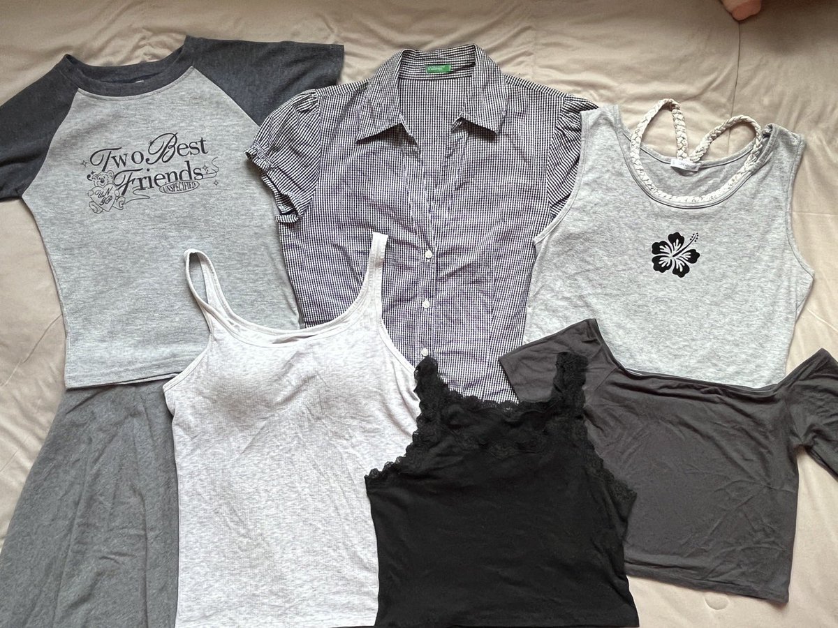 melodykittymiss's tweet photo. โล๊ะตู้เสื้อผ้า มีทั้งเสื้อ,กางเกง,กระโปรง,เดรส 
มีเยอะกว่าในรูป ราคาเริ่มต้น 25.- 👚✨🌷
ทุกตัวค่าส่งตัวละ 40(กางเกงขายาว+10) 
ตัวต่อไป +5
📌รี+ปัก ลด 5.- ลงวันนี้ 19.00 💐🫶🏻💖

#ส่งต่อเสื้อผ้า #y2kthailand #vghbkk #stylistshop #cintageshop #เสื้อผ้ามือสอง #โล๊ะตู้ https://t.co/Ud7lgpLft5