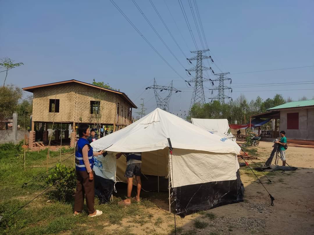 In the northernmost state of #Myanmar, people fleeing the conflict found #shelter in Bhamo Township through our emergency support. UNHCR distributed tents and remains committed to deliver #aid, alongside its partners, to those in most need in #humanitarian emergencies.