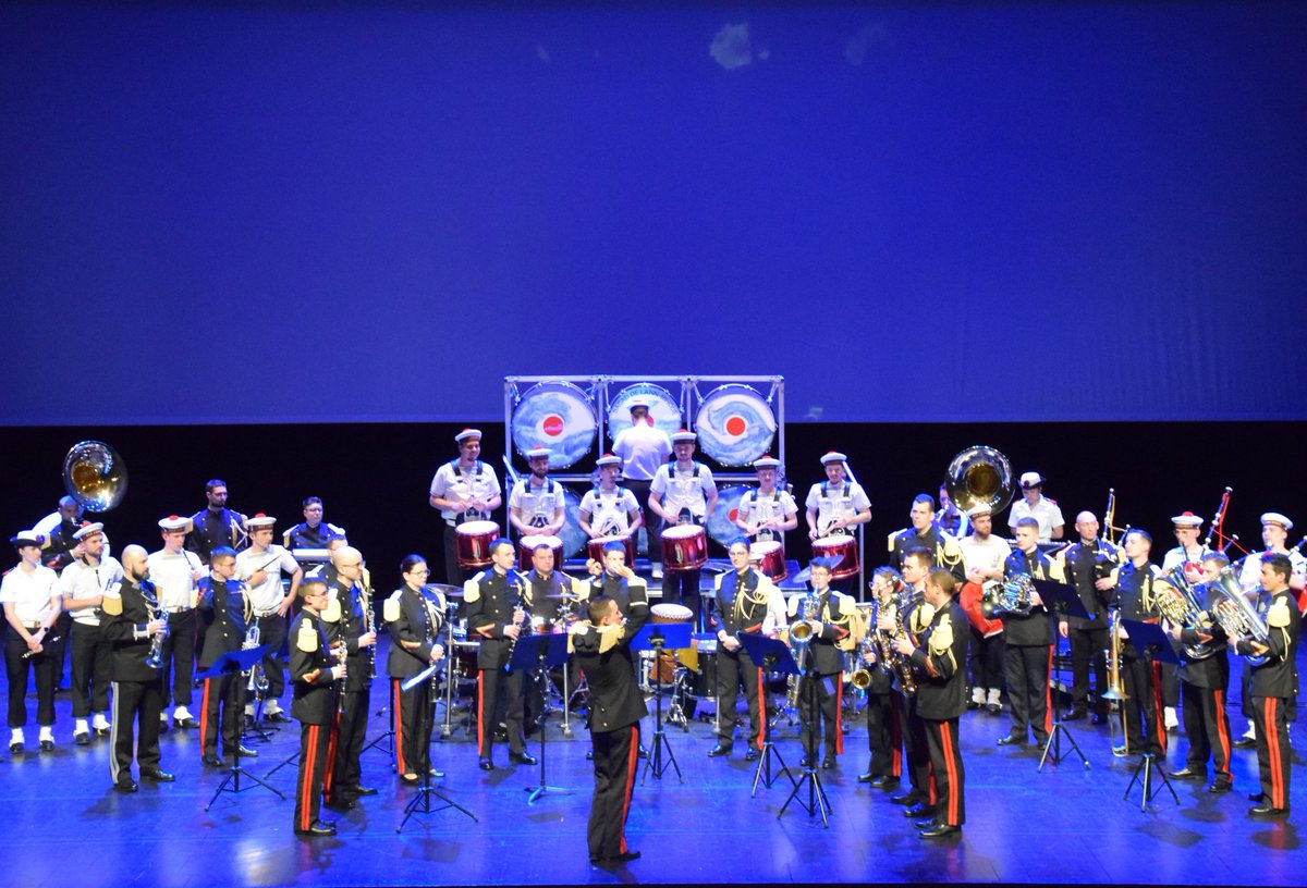 9_BIMa_AdT's tweet image. Concert à l’#Unisson à Vannes ! Lundi 8 avril au Palais des Arts, la fanfare de la 9ème BIMa s’est produite avec le bagad de Lann-Bihoué au profit des blessés des armées ainsi que de nos familles endeuillées. Le public a massivement répondu présent comme en témoignent les dons !