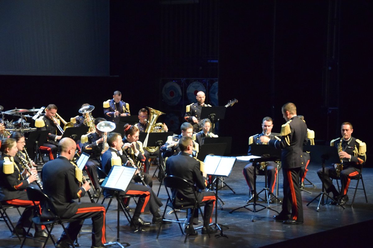 9_BIMa_AdT's tweet image. Concert à l’#Unisson à Vannes ! Lundi 8 avril au Palais des Arts, la fanfare de la 9ème BIMa s’est produite avec le bagad de Lann-Bihoué au profit des blessés des armées ainsi que de nos familles endeuillées. Le public a massivement répondu présent comme en témoignent les dons !