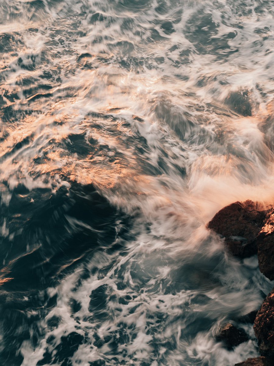 Biancarimio's tweet photo. Ombres & Or
#Marseille #goldenhour #france #frenchvisuals #naturelovers #lumix #waves #monument #poselongue https://t.co/0hpAPfeqB3