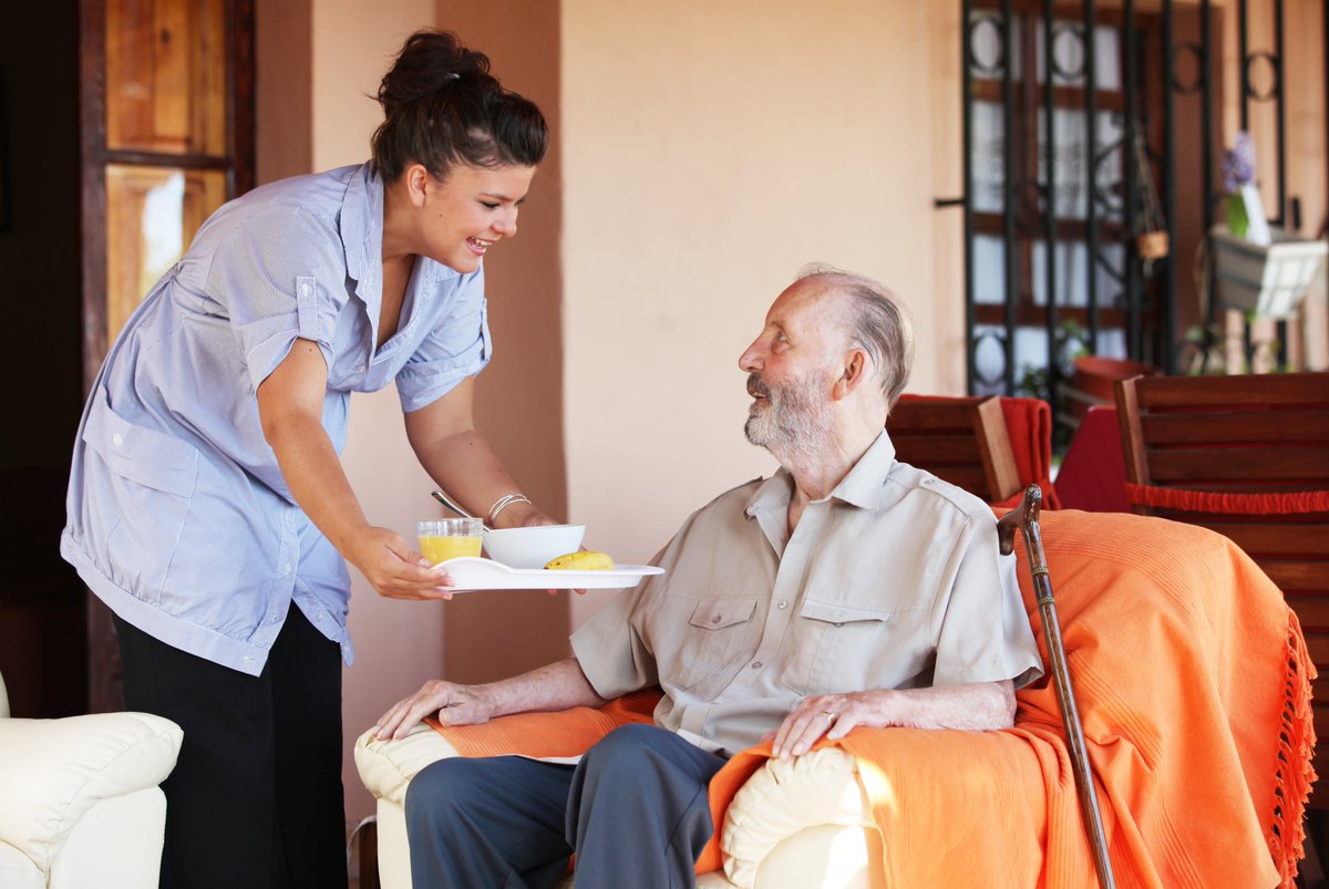 New research from SAHMRI's @ROSA_project and led by @stephlharrison has revealed senior people receiving home care packages spend more than twice the amount of days in hospital, compared to those living in residential aged care. 🏡 Full story ➡️ sahmri.au/Aged-Care-Hosp…