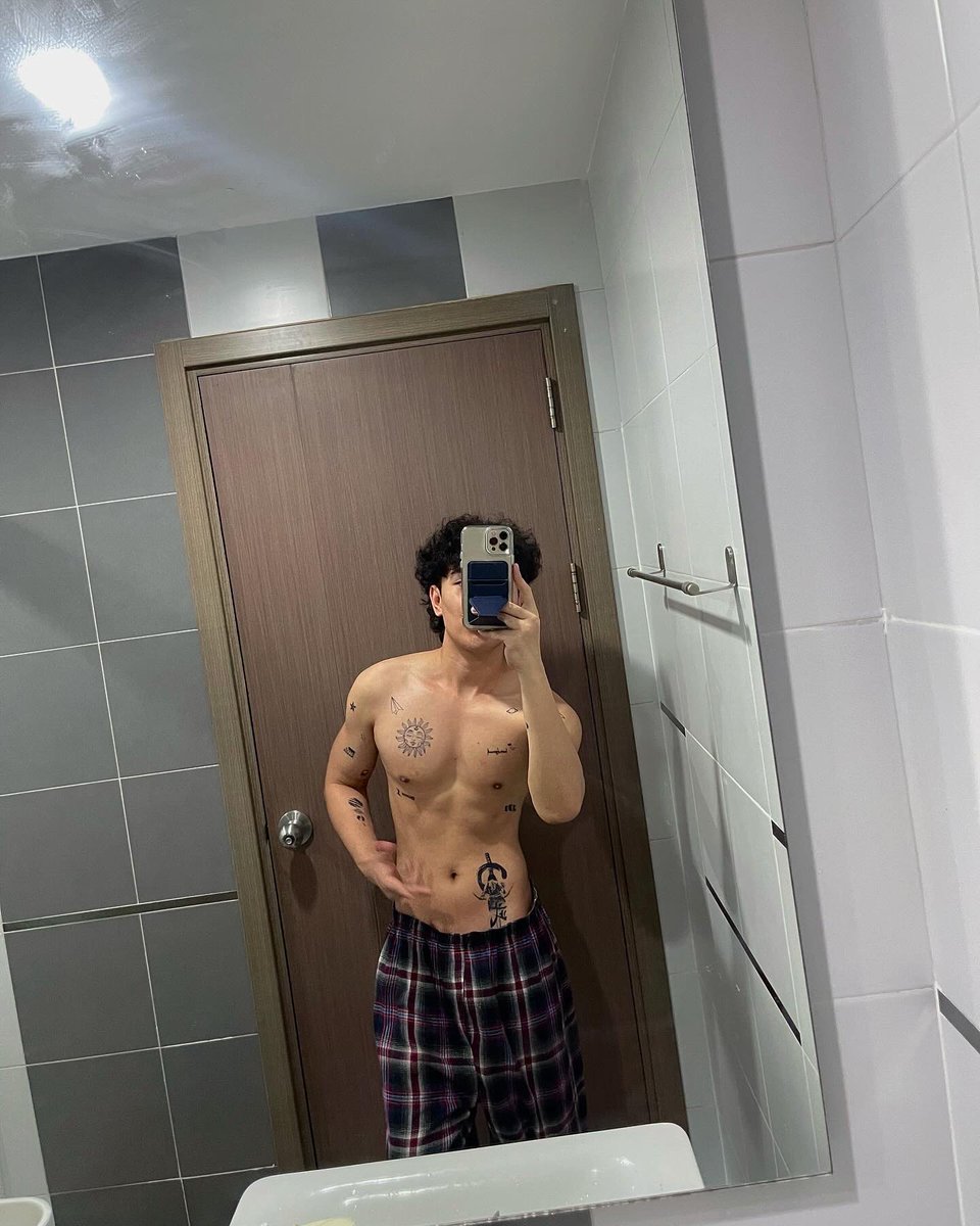 iithapra's tweet photo. People said to me go get the real one cuz look good on me🤣. Ummm i beg the differ tho https://t.co/xUMAuW6Inx