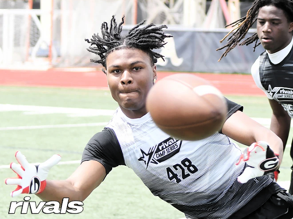 Rivals Camp Series Miami - Recruiting Rumor Mill for top WRs/TEs: Click here: bit.ly/4arfaGL FORT LAUDERDALE, Fla. -- Powerhouse programs from around the country are pursuing WR Kayden Dixon-Wyatt (Mater Dei). @MrGriffin22