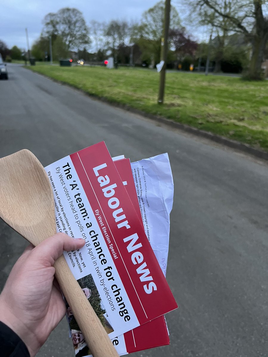 Leafletting last night in Ely West before the by-election next Thursday with my trusty spatula! @EastCambsLabour #win24 #VoteLabour 🌹