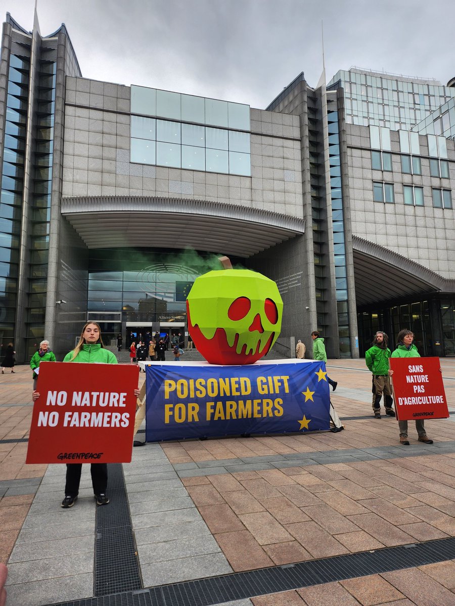 Scrapping #CAP environmental standards for farms is a poisoned gift for farmers Without healthy nature, farming is more vulnerable to droughts, floods, fires and storms Cutting nature protection does nothing about the unfair trade deals and market monopolies squeezing farmers