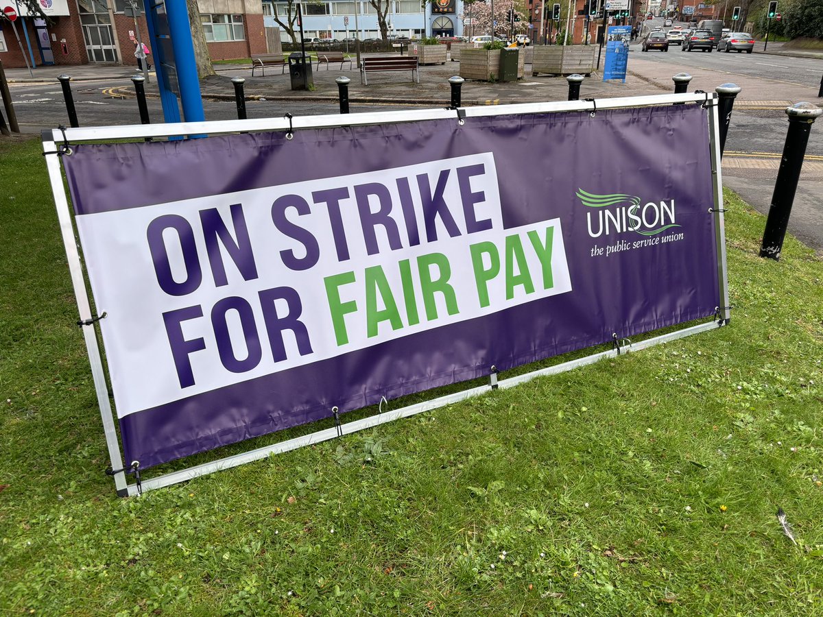 GOOD MORNING FROM THE PICKET LINE! 🪧 Healthcare assistants in Leicester are out on strike for fair pay. They’re owed thousands in back pay and the Trust won’t do the right thing.