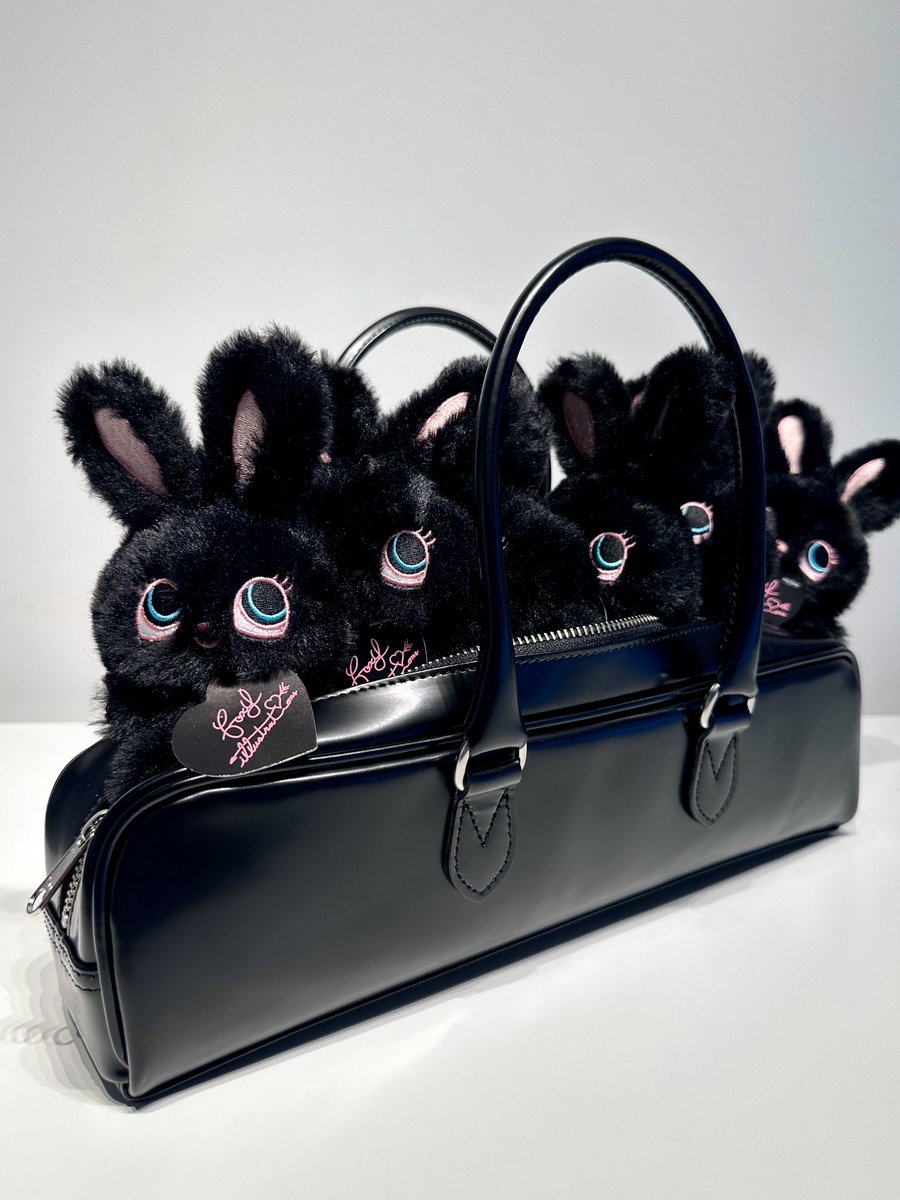 Ready, set, go🖤 ブラックバニーのぬいぐるみキーホルダーがついに