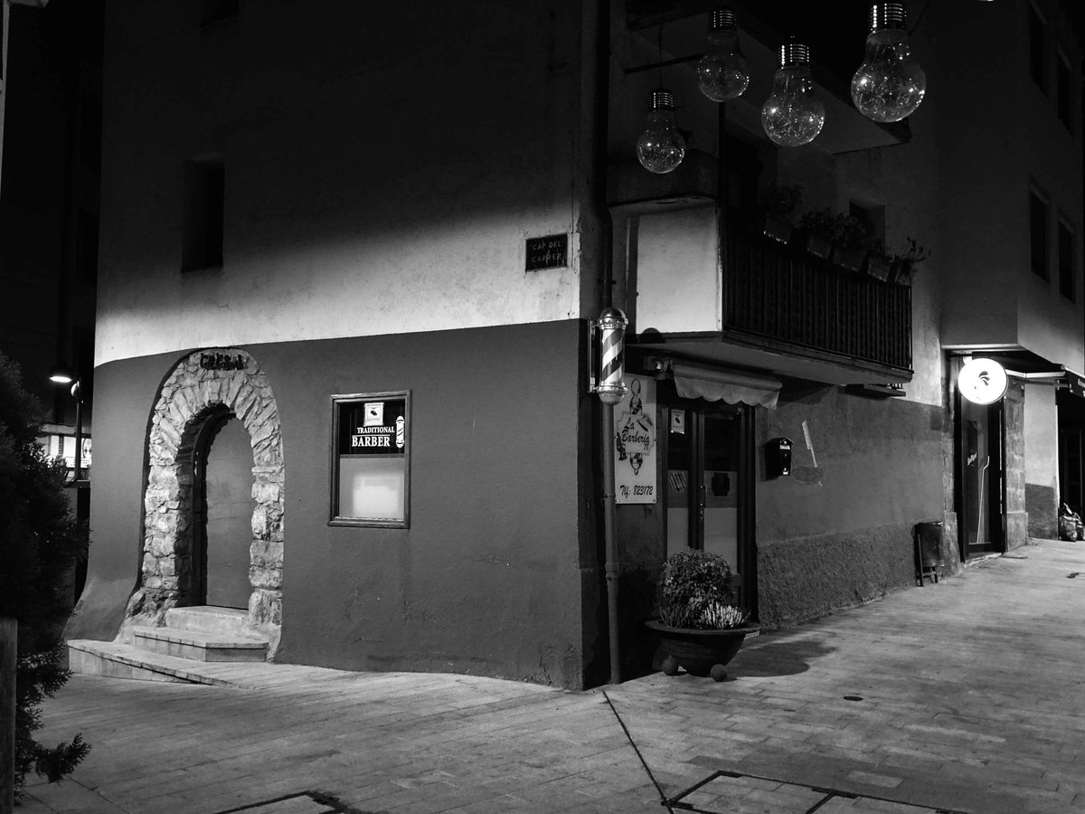 Barberia...Andorra #andorralavella #valira #escaldes #andorra #principatdandorra #païsoscatalans #catalunya #landscapephotography #landscape #landscapes #landscape_captures #landscape_lovers #streetstyle #streetsphotography #street #bnw #bnwphotography #bnwmood #bnw_greatshots