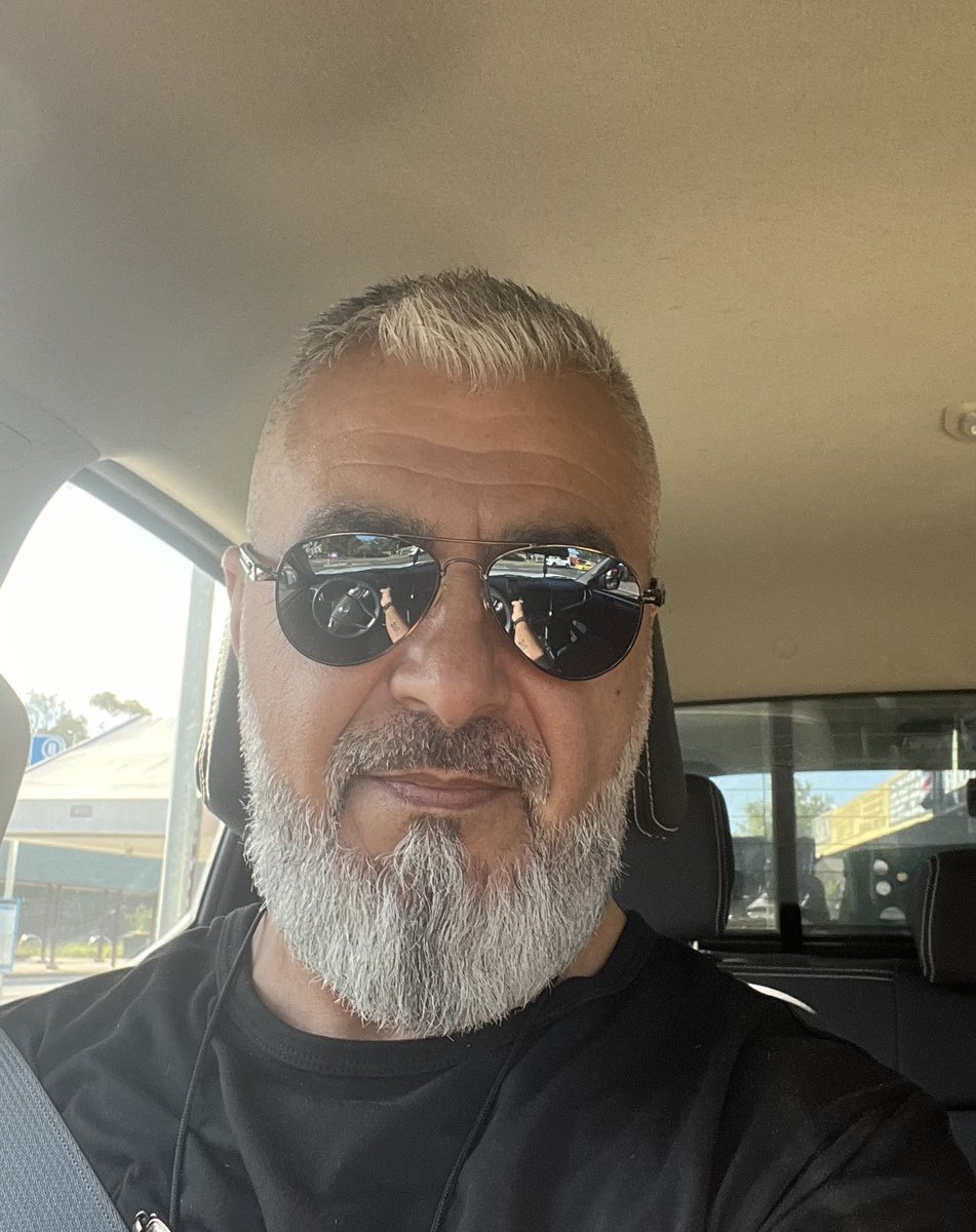 xBlackx_xEaglex's tweet image. 🦅#BlackEagle 🦅
#G_Afternoon🪶#مساؤوووووو
وهاي قصينا قصة العيد وعيدنا 🫣