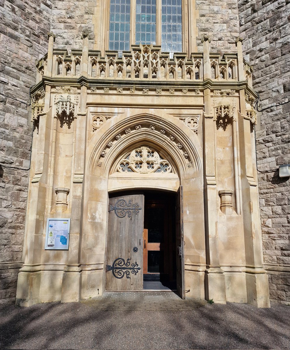 A rather grand #AdoorableThursday from Exmouth, #Devon, part of the renovations of G H Fellowes Prynne to the early C19th church in 1905, something Pevsner said was 'regrettable', but I personally rather like! A fine doorway whatever you think, though.