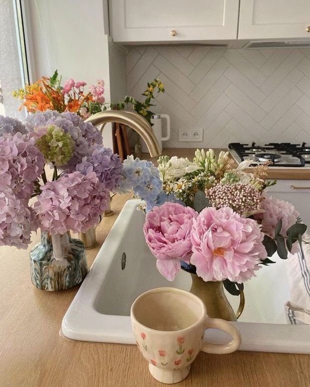 moontides_'s tweet photo. Surrounded by flowers 💐 https://t.co/e6y5xtTucz