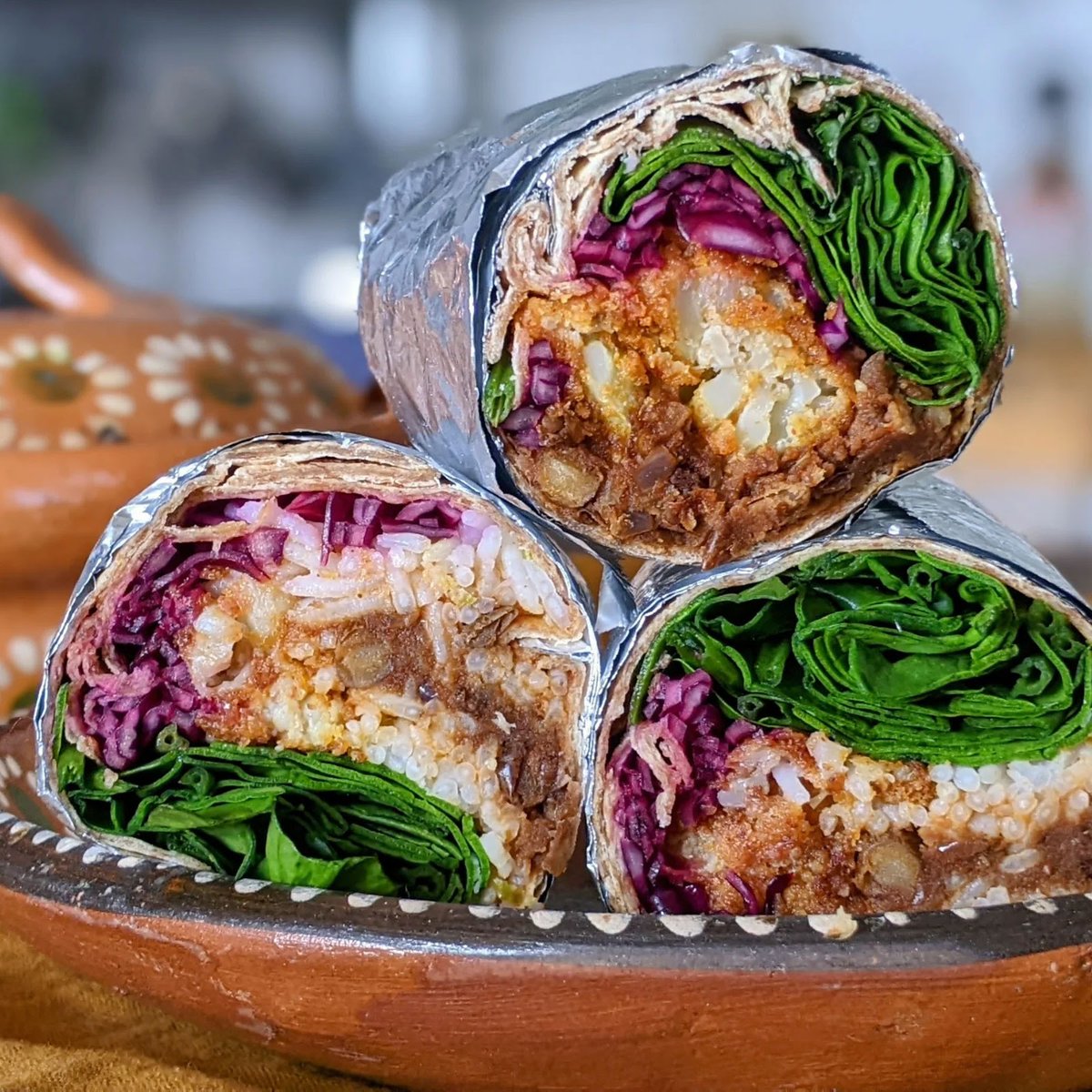 🌯 You could make these Cauliflower & Refried Carlin Pea Burritos with supermarket tortillas but why not make them yourself? Once you've tried home-made tortillas, you'll never go back to the gummy over-processed ones. They're very simple to make too. hodmedods.co.uk/blogs/recipes/…