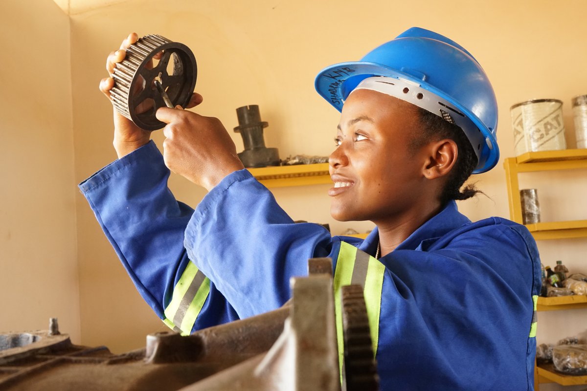 If you can see it, you can be it! We're proud to see so many of our female trainees thrive in domains traditionally male-dominated 🔧 Currently, over 21% of our technical trainees are women.