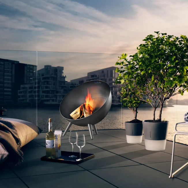 PanikDesign1's tweet photo. Transform your evenings into enchanting moments with the captivating allure of the Eva Solo FireGlobe. https://t.co/nwACVzo2wo 📷📷 #evasolo #fireglobe #firepitdesign #outdoorspace #celebrity #moderngarden #firewood https://t.co/3KcIqzGMQt