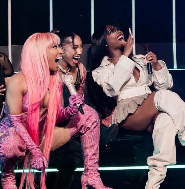 JUST A MOOD OMG !!! MADDD CUTEEEE @NICKIMINAJ #GagCityBoston