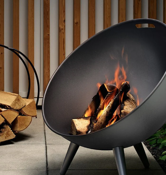 PanikDesign1's tweet photo. Transform your evenings into enchanting moments with the captivating allure of the Eva Solo FireGlobe. https://t.co/nwACVzo2wo 📷📷 #evasolo #fireglobe #firepitdesign #outdoorspace #celebrity #moderngarden #firewood https://t.co/3KcIqzGMQt