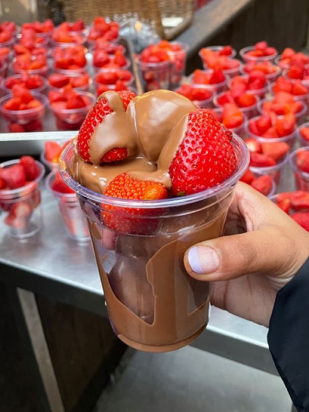chocolate covered strawberries 🍓