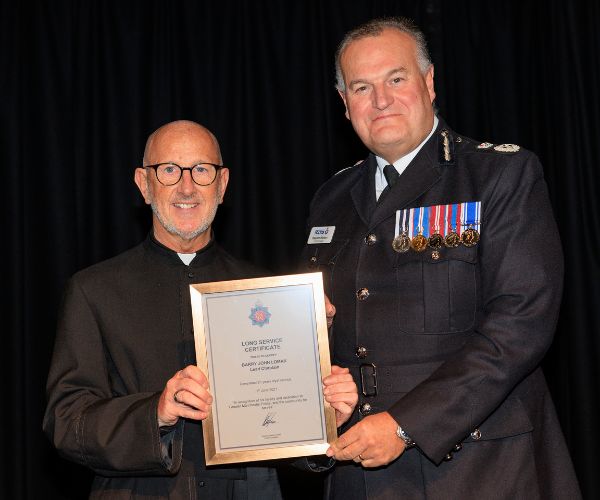 Congratulations to Fr Barry Lomax, who has been awarded the Long Service Certificate from Chief Constable Stephen Watson QPM for more than 20 years of service as a #chaplain for Greater Manchester #Police Read more about Fr Barry's work at dioceseofsalford.org.uk/priest-honoure… #gmp #vocations