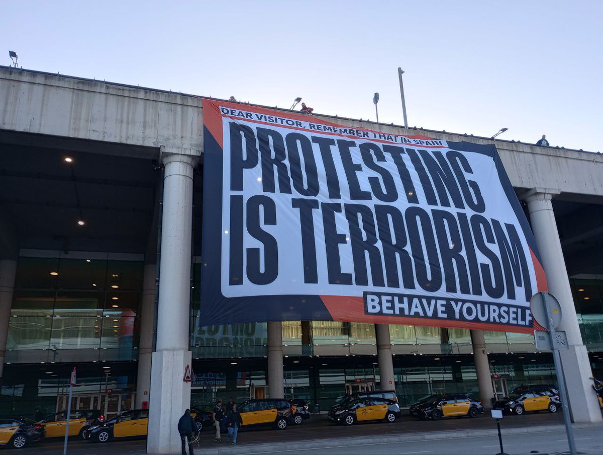 💥 Que quedi clar a la gent d’aquí i a la gent de fora: a l’Estat espanyol protestar pot ser terrorisme. La democràcia necessita que la gent protestem i ho continuarem fent! ✊