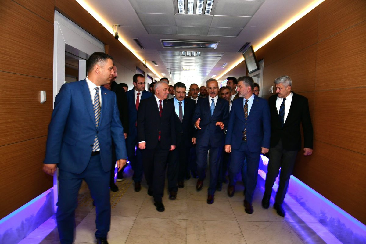 Bir dizi programlar kapsamında Şehrimize teşrif eden Ulaştırma ve Altyapı Bakanımız Sn. Abdulkadir Uraloğlu’nu Trabzon Havalimanı’nda karşıladık. Sayın Bakanım, Memleketinize Hoşgeldiniz!
