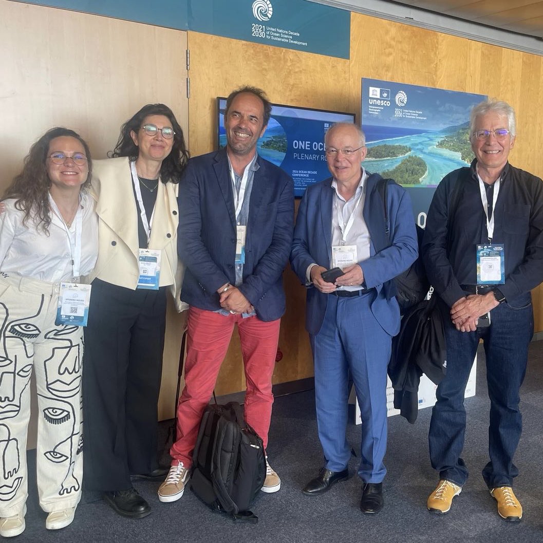 Barcelona #OceanDecade24 day 3
⁦@ird_fr⁩ ⁦@Ifremer_fr⁩ ⁦@CNRS⁩ and ⁦@ocean_climate⁩ standing together 
🌊🩵🐙