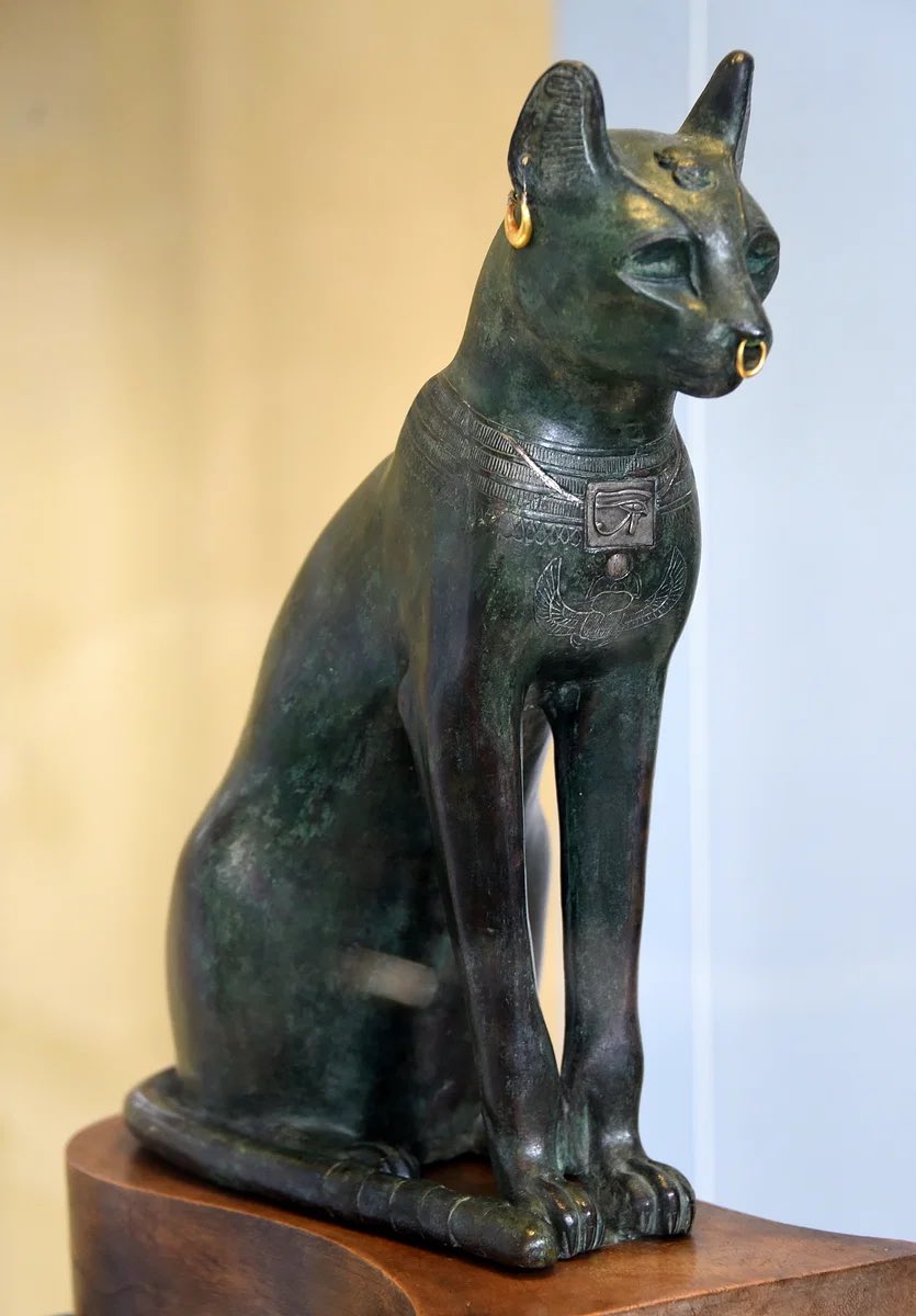 AliciaMimundo's tweet image. #Curiosidades 

Bastet, la diosa egipcia del hogar, la domesticidad, los secretos femeninos, los gatos, la fertilidad y el parto. Protegía al hogar de espíritus malignos y enfermedades, especialmente las asociadas a las mujeres y a los niños. Originalmente era retratada como una…