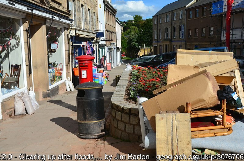 Are you a business owner?🛒 Have you checked if your business premises is located in a #floodrisk area? That's the first step to becoming flood resilient❕ Check your #flood risk here➡ check-for-flooding.service.gov.uk Or visit our business page ➡ thefloodhub.co.uk/business/