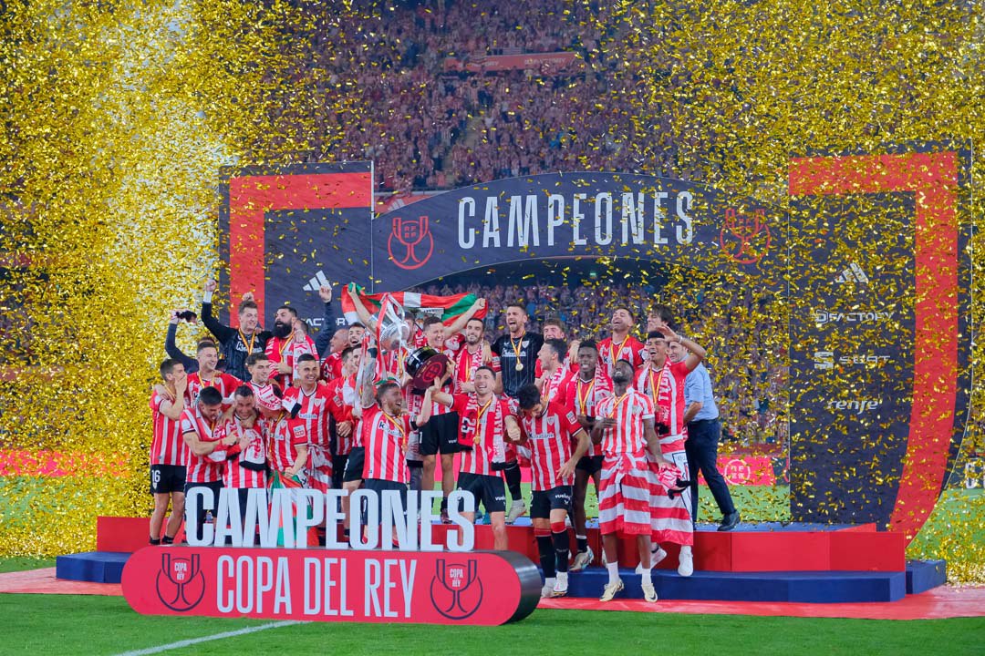 ¡Hoy es un gran día en Bilbao!

Después de 40 años por fin voy a ver #LaGabarra porque hoy el Athletic es CAMPEÓN por fin.

Dentro hilo de fotos de una final para recordar. ⤵️