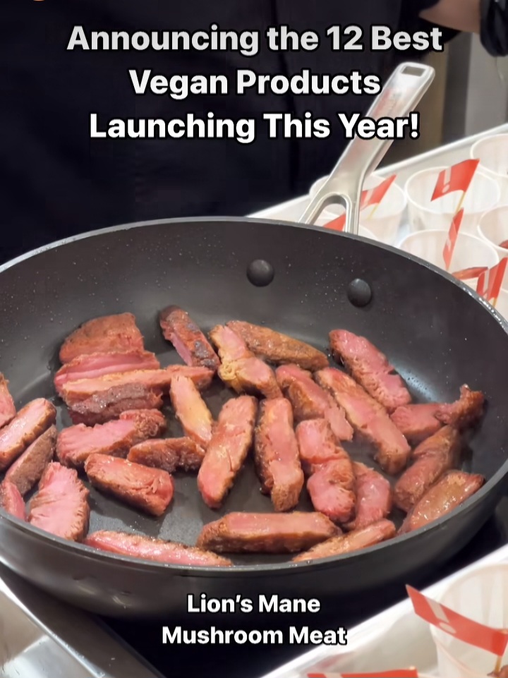 Looks like meat, tastes like meat, definitely is NOT meat! But @OmniFoods lion's mane steaks are one of the 12 best new vegan products of the year. vegnews.com/products/best-…