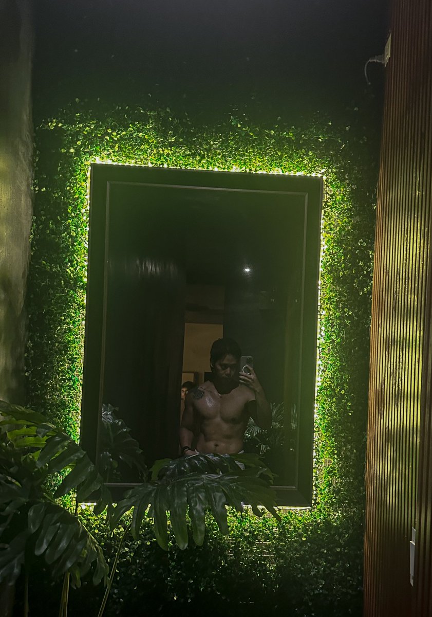 Happy Thirst-Day @LuminerespaPh . book your slots habang maaga pa. Bagay ang ROYAL MASSAGE sa THIRST-Day 😶. Also........... Cute ng new vanity mirror nila para sa pa-thirst trap niyo 🥺.