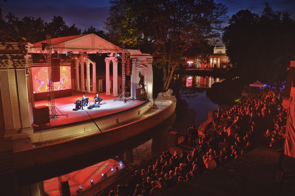 Please note that tomorrow (April 13th) the gardens of the Royal Łazienki Museum will be closed at 19.00 due to 'November Night' performance. #DiscoverWarsaw