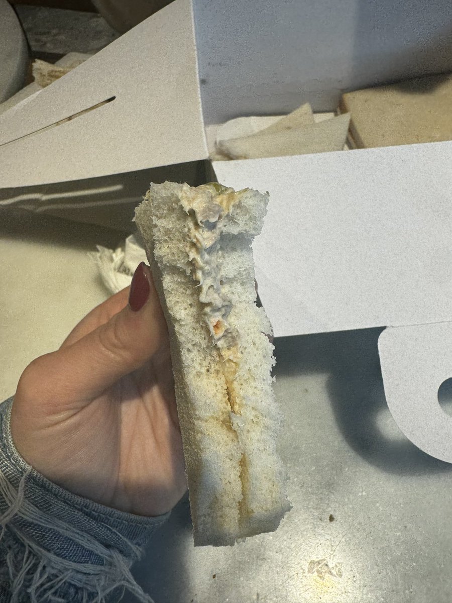 MeriiiMery's tweet photo. Buenos sándwiches nos hemos comido hoy en #Rodilla medio sandwich vacío 🫠 @RodillaSandwich https://t.co/bldZ9aIVxT