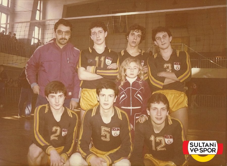 Galatasaray Lisesi'nin eski beden eğitimi öğretmenlerinden Necati Aktaş'ı (üstte sol başta) kaybettik. Üzüntümüz büyük