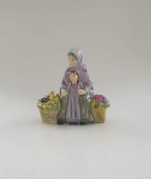 Collectable Curios' item of the day...Royal Doulton Miniature Street Vendors ‘Granny’s Heritage’ Figure collectablecurios.co.uk/product/royal-… #RoyalDoulton #Miniature #StreetVendors #GrannysHeritage #Figure #Collector #Antiquing #ShopVintage #Home #ShopLocal #StGeorgesMarketBelfast