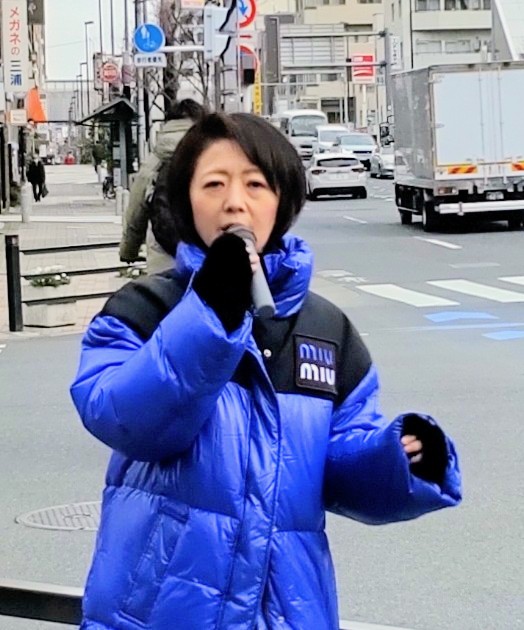 ３月、日本保守党と飯山あかりさんの戦いが始まったころ。 街頭の風は冷たく寒く、聴衆も震えながらじっと飯山さんの話に聞き入っていた。 寒くても、雨が降っても、聴衆はあっという間に増えていった。 このときから１ヶ月近く。 いま、飯山さんが日本の希望のあかりであることは間違いない。…