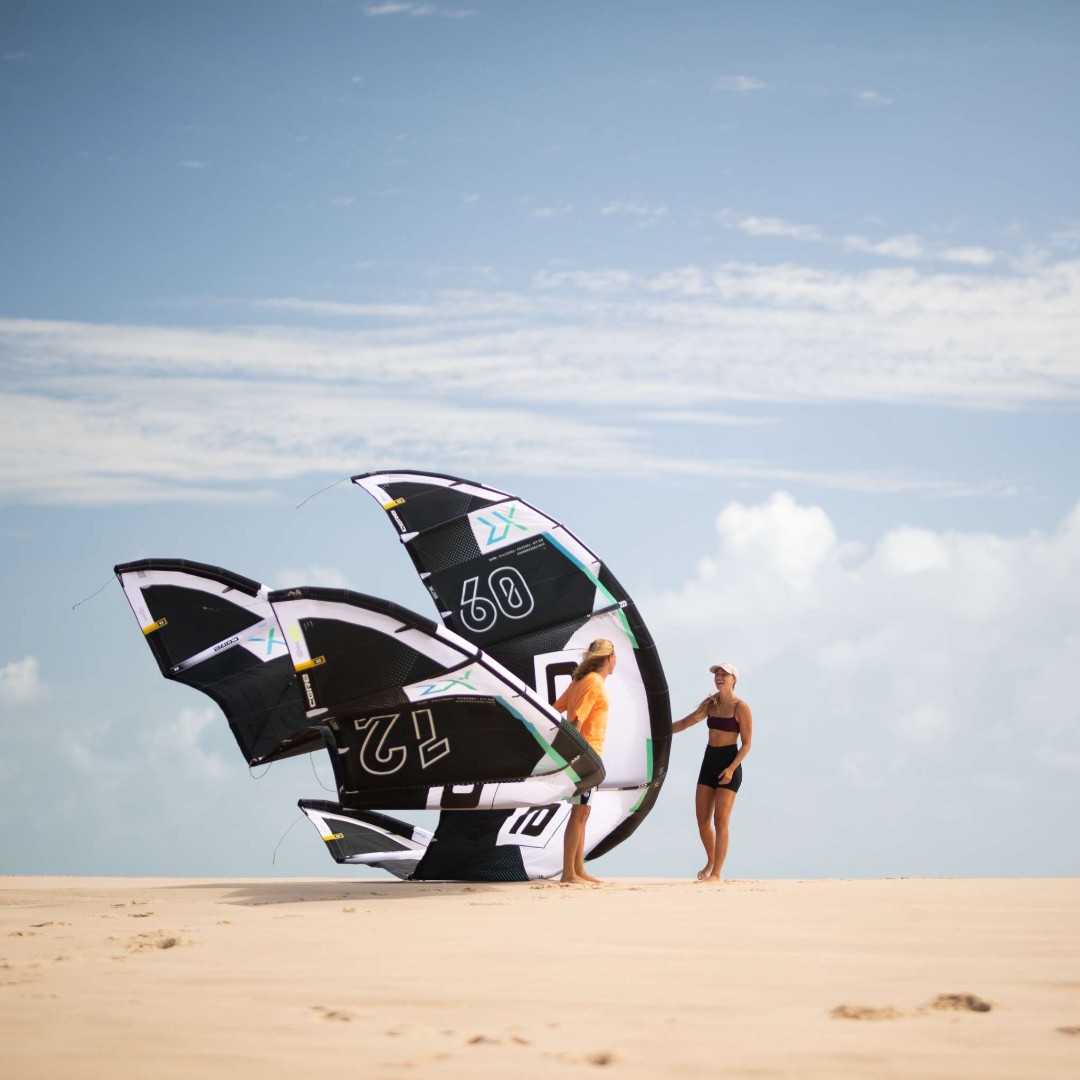 Pre-session planning session between @theresetaabbel and @willow.surfs 🤩

📷 @supernothing_ofc | @thomasburblies 

#corekites #ridecore #gokiting #kitesurfing #kiteboarding #xr8 #bigair #freeride