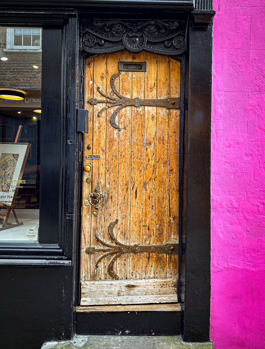 Strange door: Islington, London #DailyDoor #AdoorableThursday