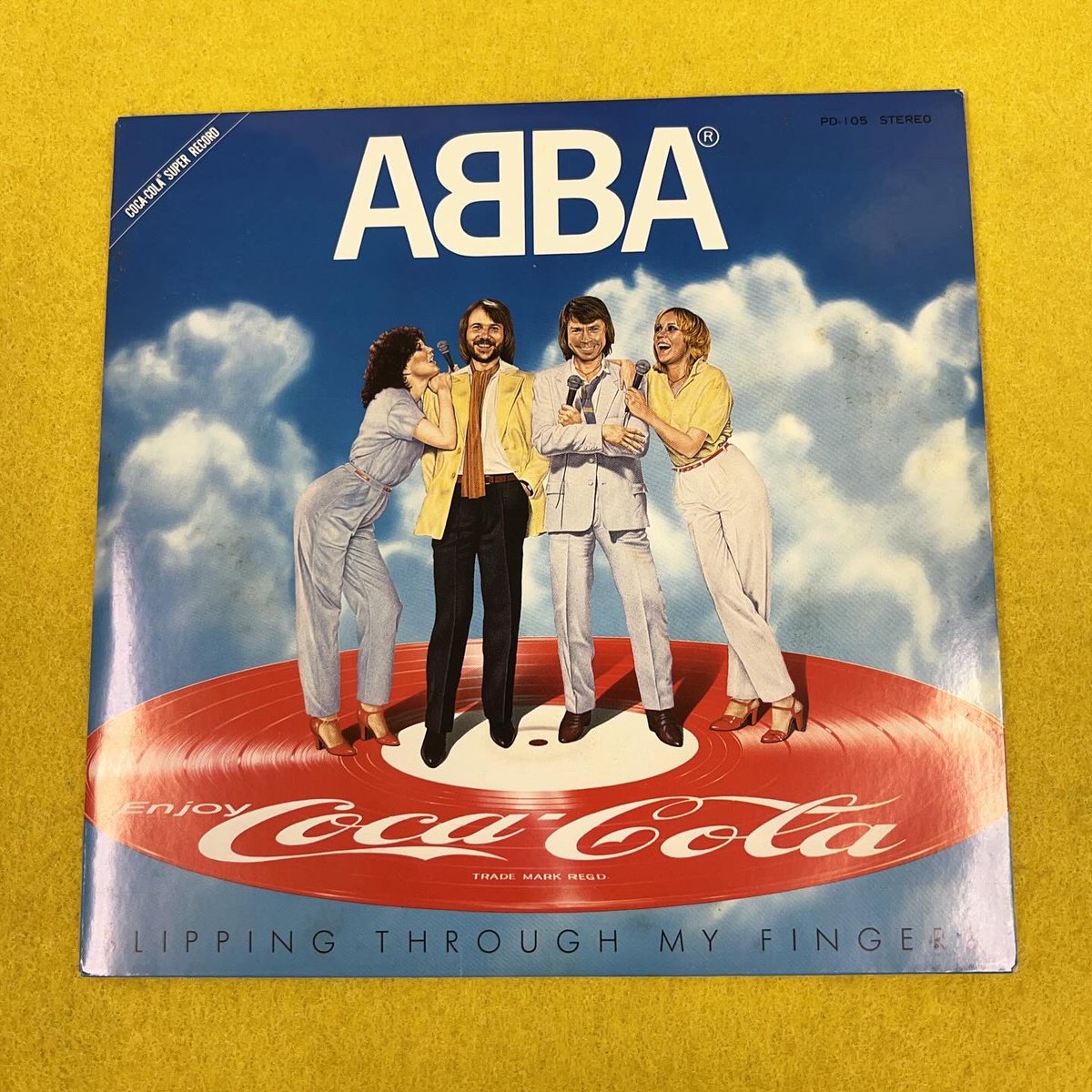 usd_yokohama's tweet photo. ABBA x Coca Cola
7インチ　ピクチャーレコード
¥1000

#ForSale
#通販OK
#レコード
#ピクチャーレコード
#7インチ
#ep
#PictureVinyl
#Record
#Vinyls
#CocaCola
#コカコーラ
#Coke https://t.co/quFRHGB3fh
