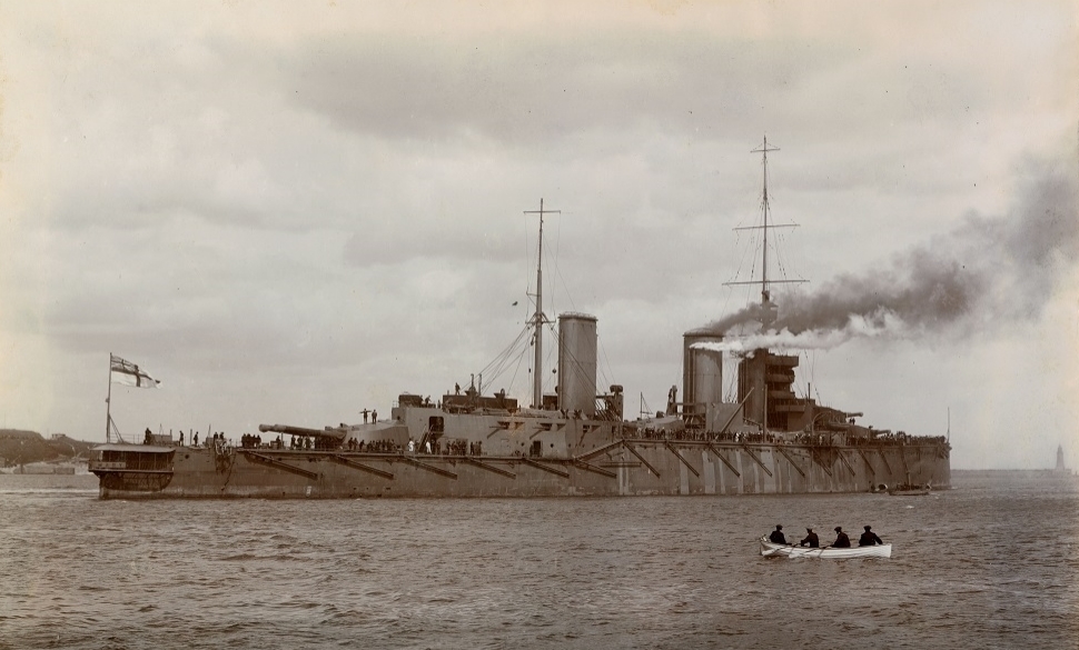 HMS Queen Mary leaving the River Tyne, 1913