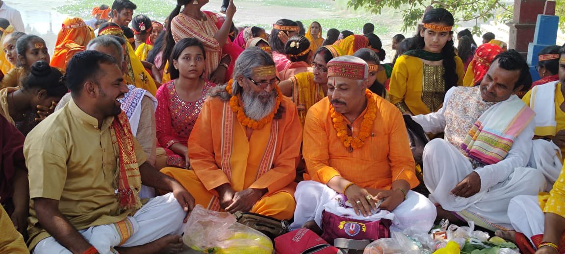 Chokar_baba's tweet photo. आज सारण लोकसभा के अमनौर के तरवार में शुरू हो रहे श्री रुद्र महायज्ञ सह हनुमत अचल प्राण प्रतिष्ठा के जलभरी में सम्मिलित हुआ।
#नावछाप
#सारणलोकसभा https://t.co/QtYiyEKqty
