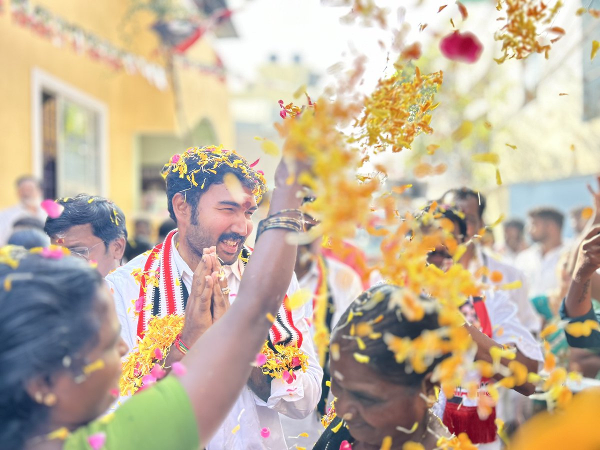 sankarapandiyan's tweet photo. தென்சென்னை நாடாளுமன்றத் தொகுதி - சோழிங்கநல்லூர் சட்டமன்றத் தொகுதிக்குட்பட்ட காரப்பாக்கம் பகுதியில்,
@drjjayavardhan அவர்கள் பொதுமக்களை சந்தித்து வாக்கு சேகரித்தபோது...
#jayavardhan 
#djayakumar
#Southchennaimp https://t.co/XRGIrffdHw