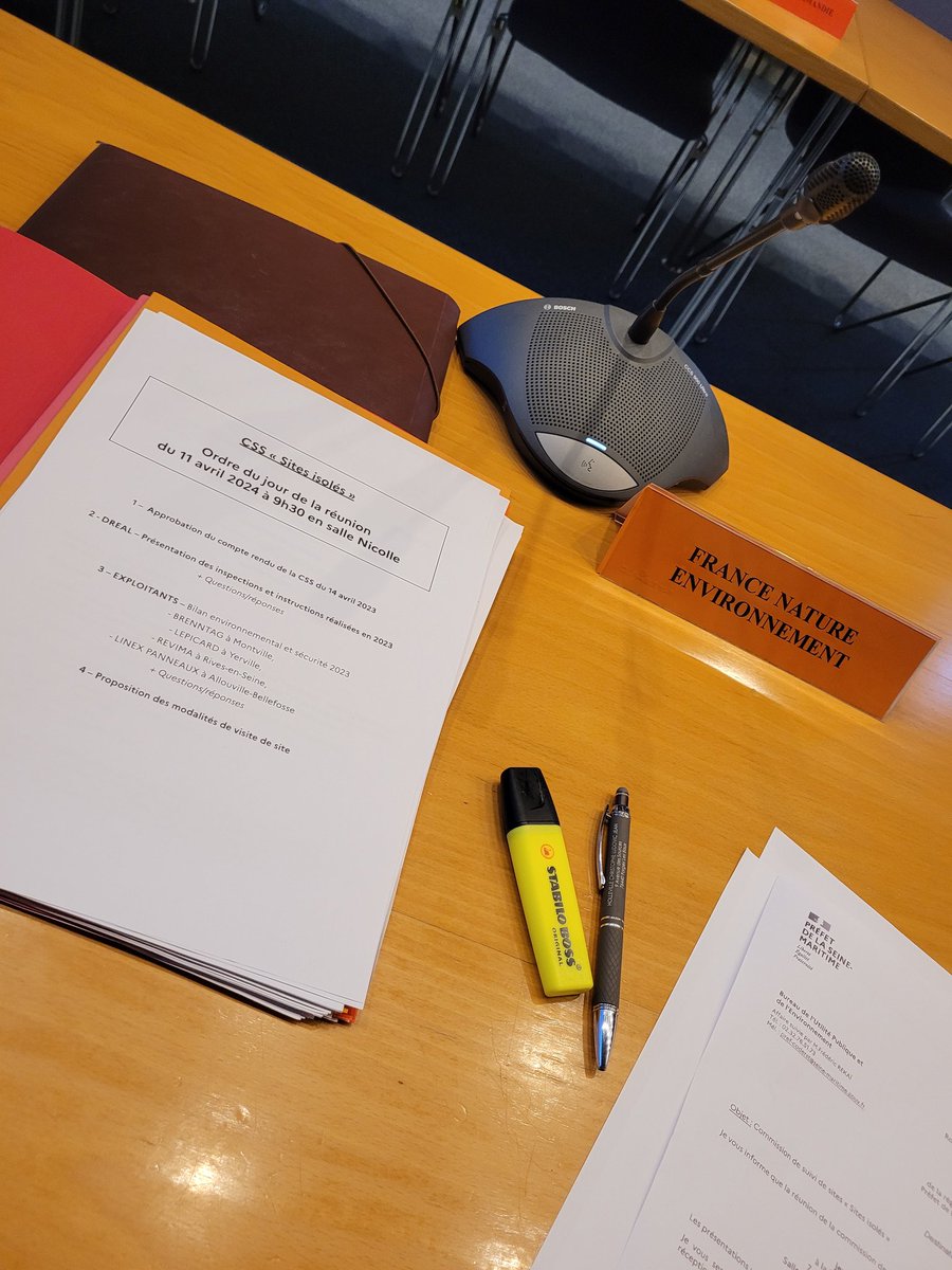 UVLubrizol's tweet photo. Ce matin avec @Prefet76 et @FneNormandie pour veiller à la sécurité de nos concitoyens face aux risques de certains sites Seveso du département. Ne jamais relâcher la vigilance 😉 #brenntag #revima #lepicard #linex https://t.co/E6Qyz6ljmt
