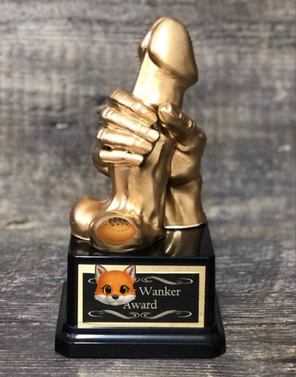 TheNRLSHADOW's tweet photo. ⬛️⬜️🥷HARD EARNED BLISTERS #NRL360💪

THX🦊STUFF WRITERS 4 all the daily BS, especially  #askkenty &amp; #askhoops who R always striving 2 knock the top off it.

Award depicts Paul Kent in the familiar choker hold pose👍 Credit @BuzzRothfield taken at 🦊knob🍆jockey studios. https://t.co/kqZhKI95rO