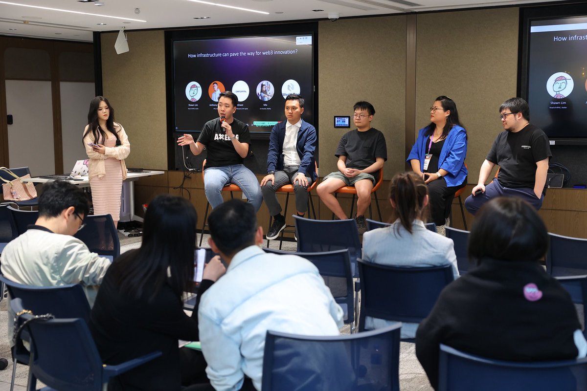 HashKeyExchange's tweet photo. "Blockchain And Digital Finance Infra Day" co-hosted with @iPeakoin and @0xCregis came to a successful close!
A big shoutout to our amazing speakers and attendees for making it such a memorable day. 

@boxmining @PythNetwork @ande_western @YBBCapital @John_YBB @piginflying @axelarnetwork @Satoslim_x @MixPayProtocol

and special thanks to event organizer and community partners @Web3husky.

Let's keep the momentum going again today!

#HKweb3festival #HashKey #blockchain